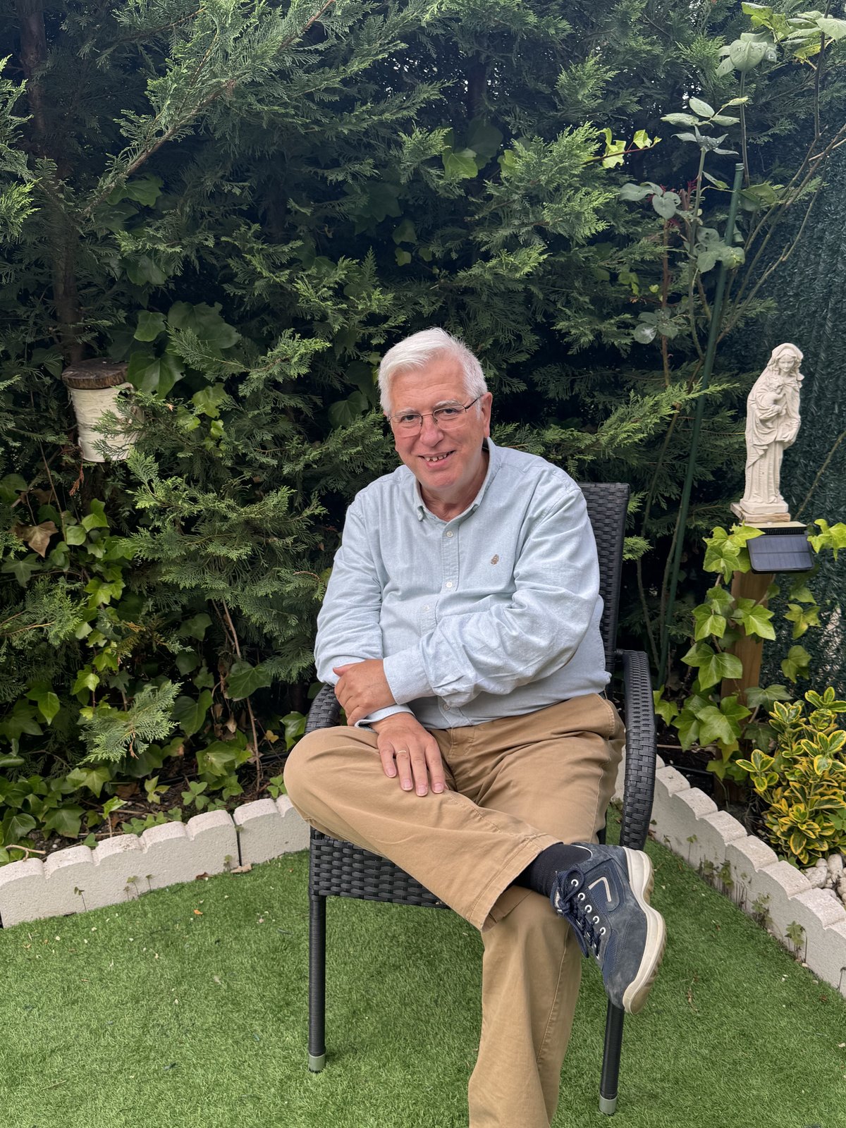 Juan María López Osa en el jardín